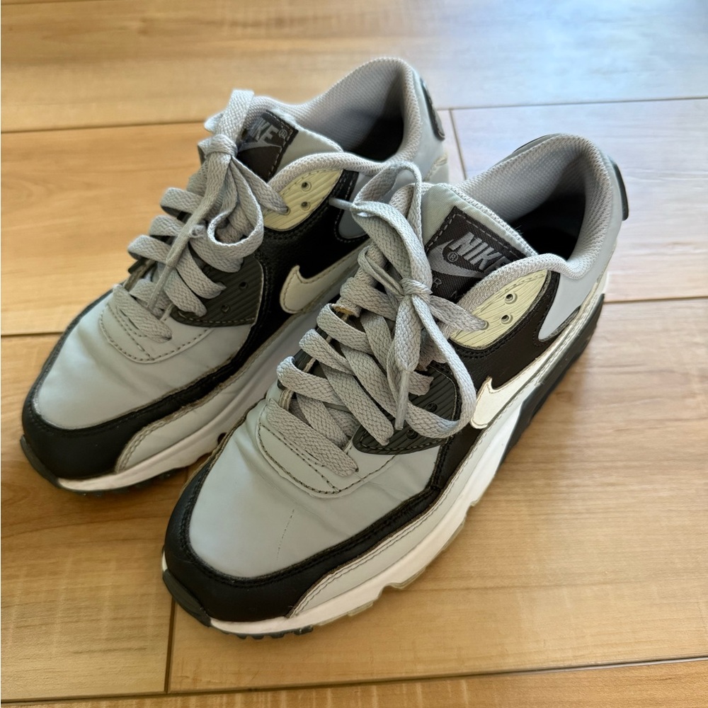 Nike kids air max essential in wolf grey and platinum white 5y